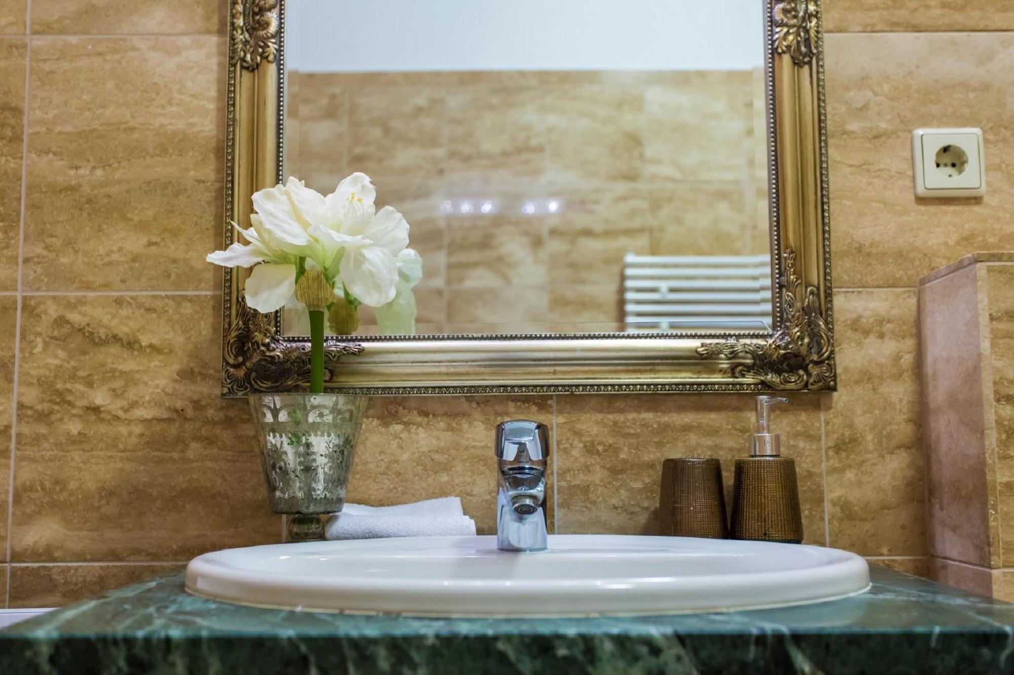 Colours Apartments Superior With Free Parking Budapest Ngoại thất bức ảnh
