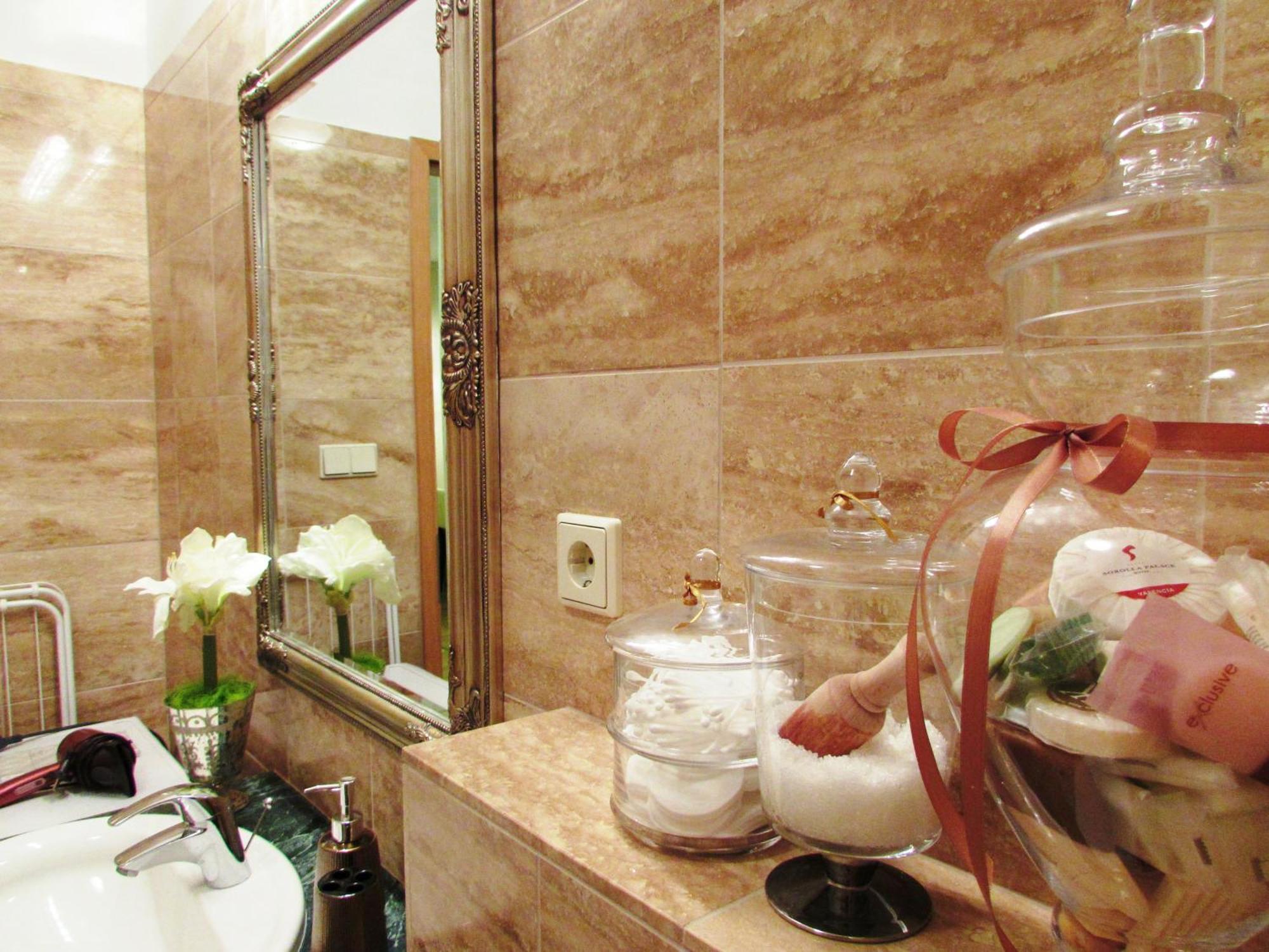 Colours Apartments Superior With Free Parking Budapest Ngoại thất bức ảnh