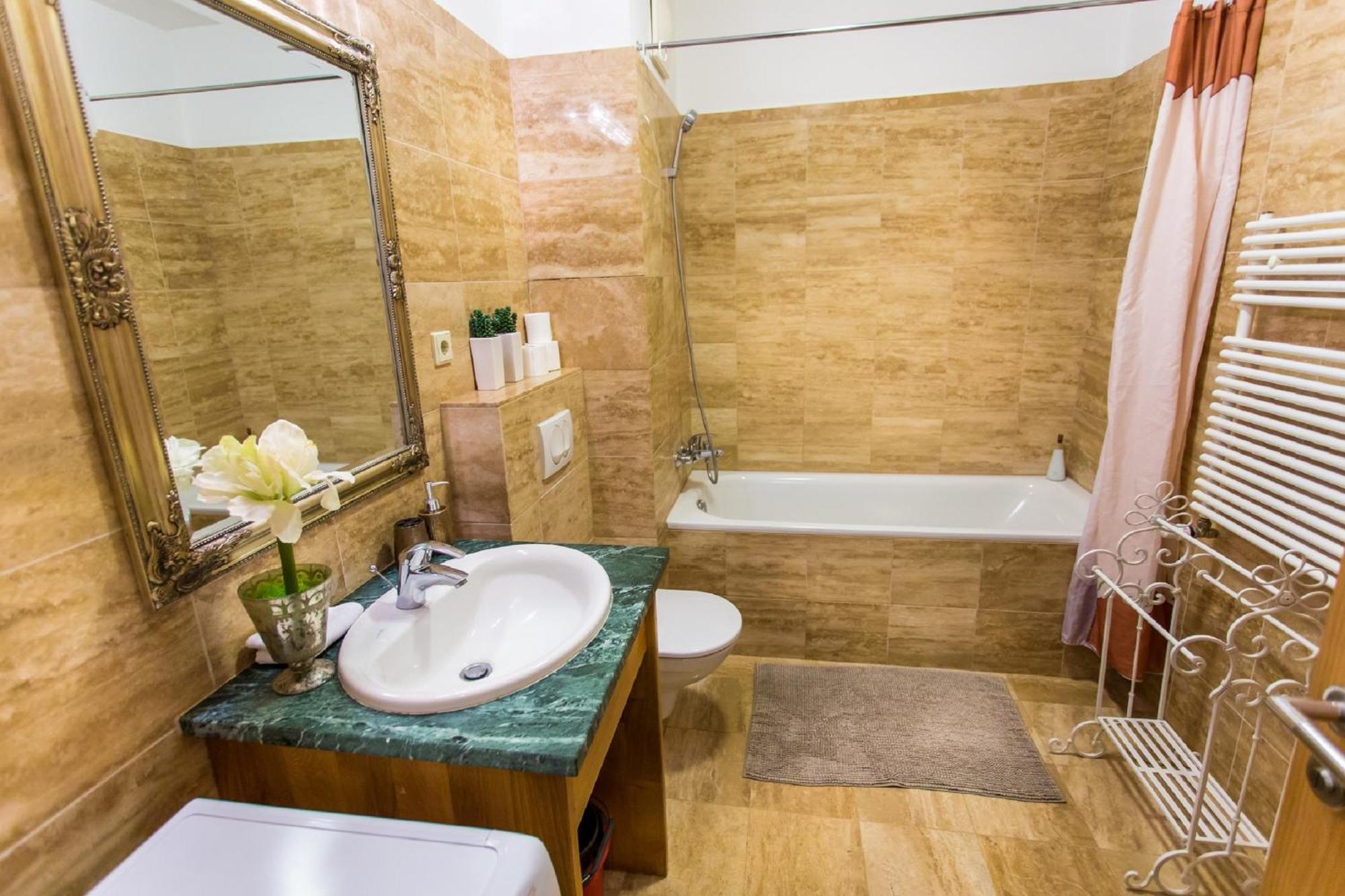 Colours Apartments Superior With Free Parking Budapest Ngoại thất bức ảnh